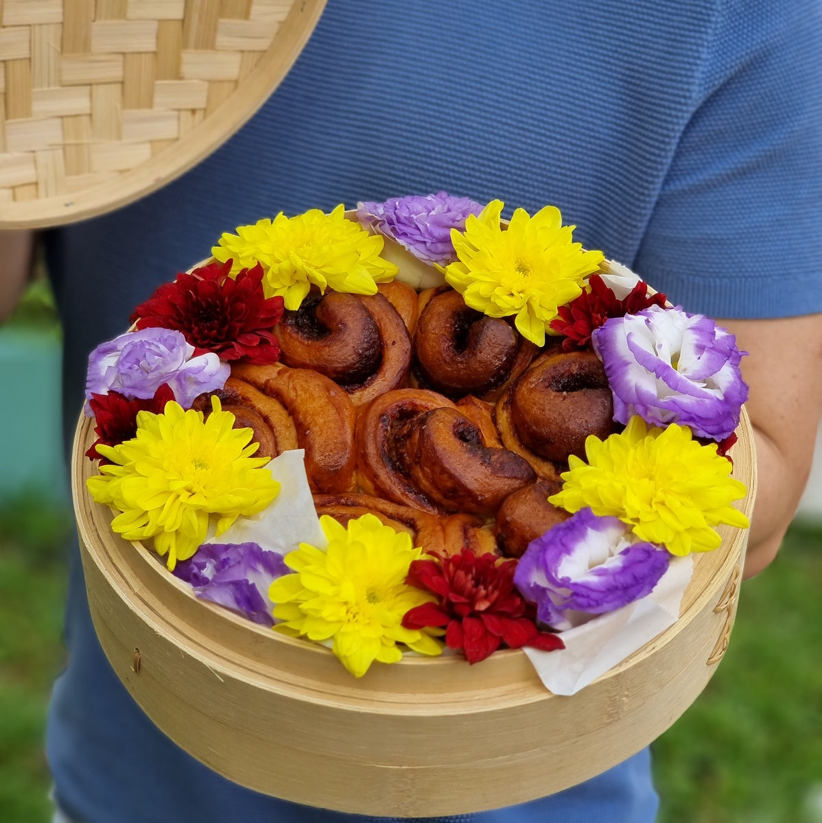 Cinnamon Bun Bunt Cake Steamer Basket