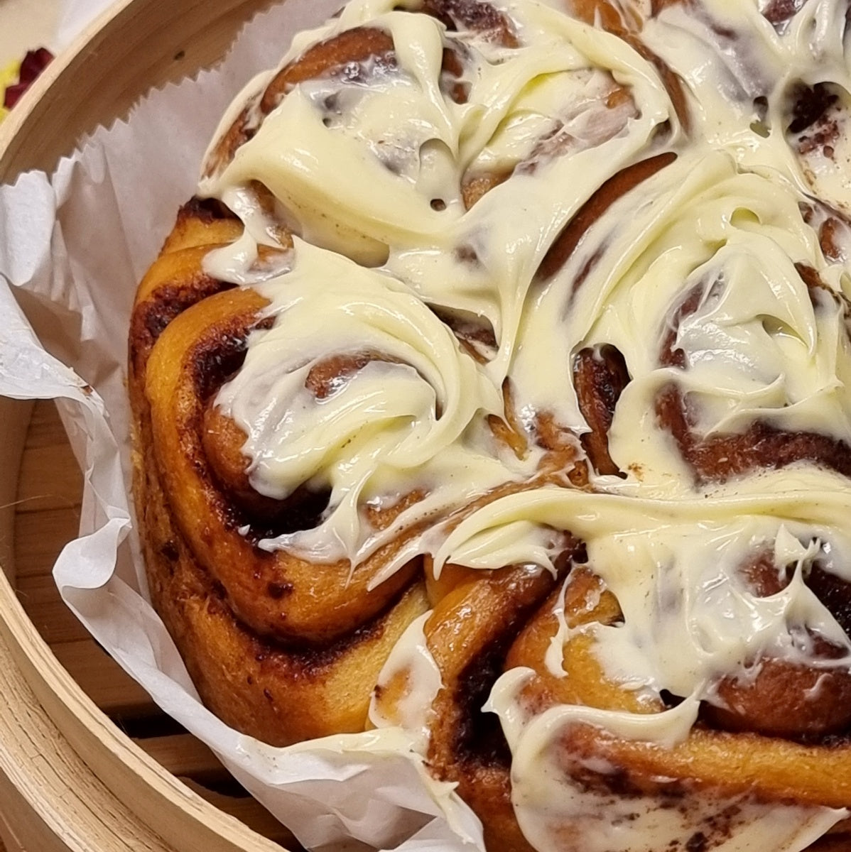 Cinnamon Bun Bunt Cake Steamer Basket