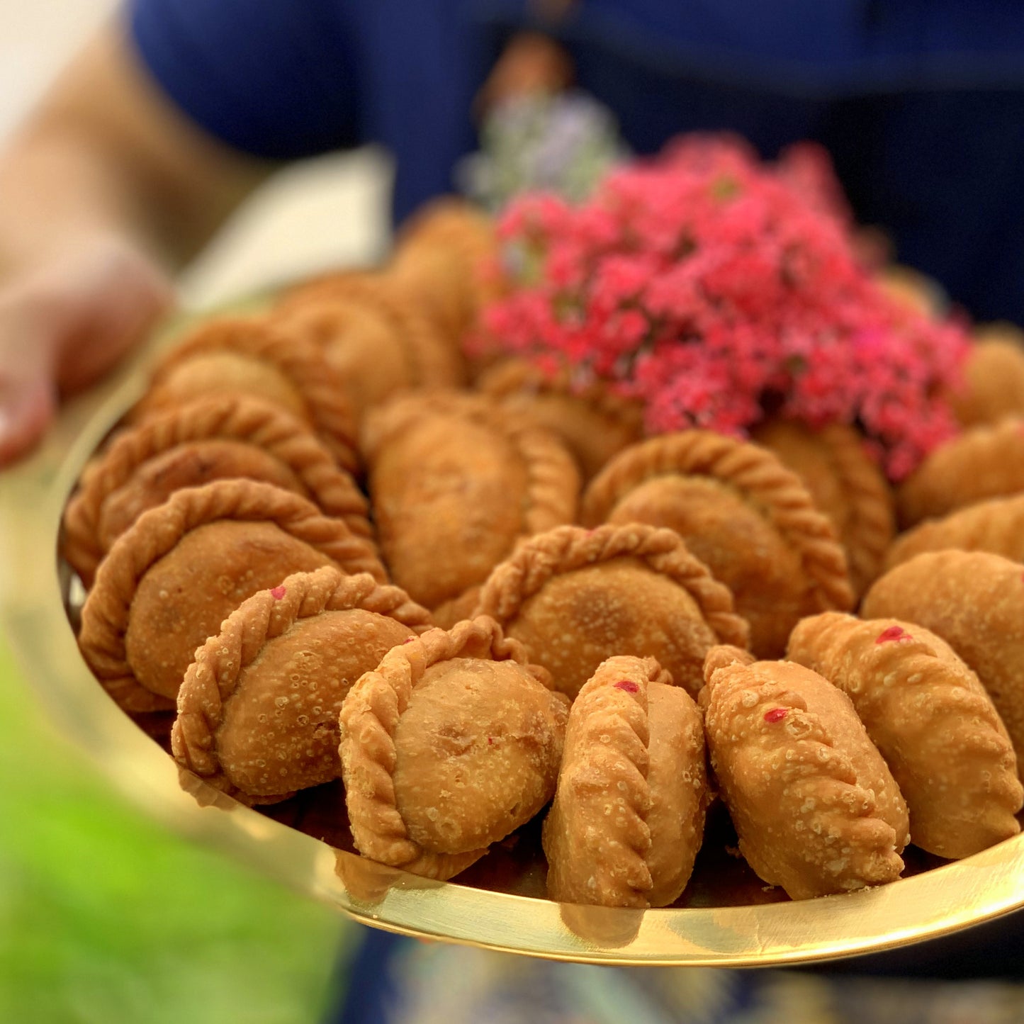 Handmade Gold Platter Curry Puffs Gold (22 pieces)