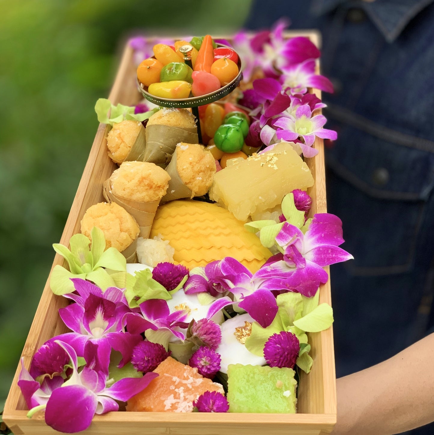 Ultimate Thai Delights XL floating tray (5-8pax)