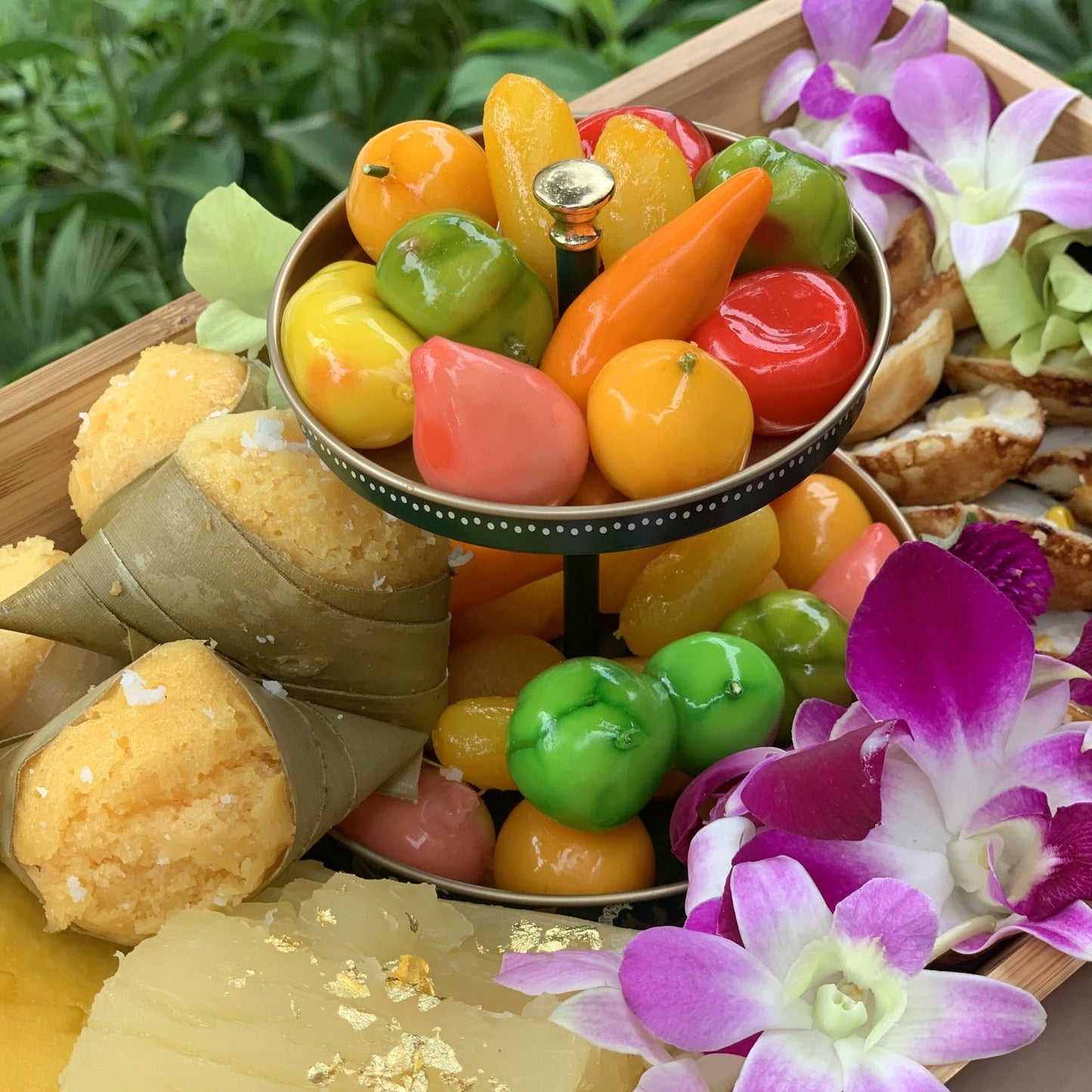 Ultimate Thai Delights XL floating tray (5-8pax)