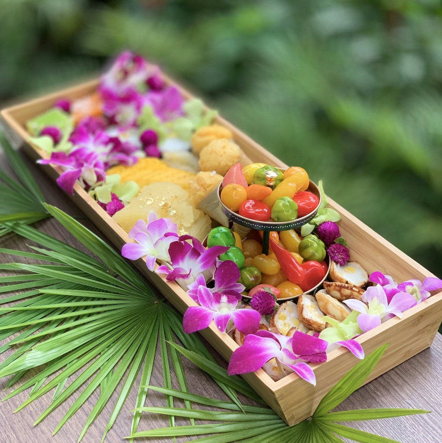 Ultimate Thai Delights XL floating tray (5-8pax)