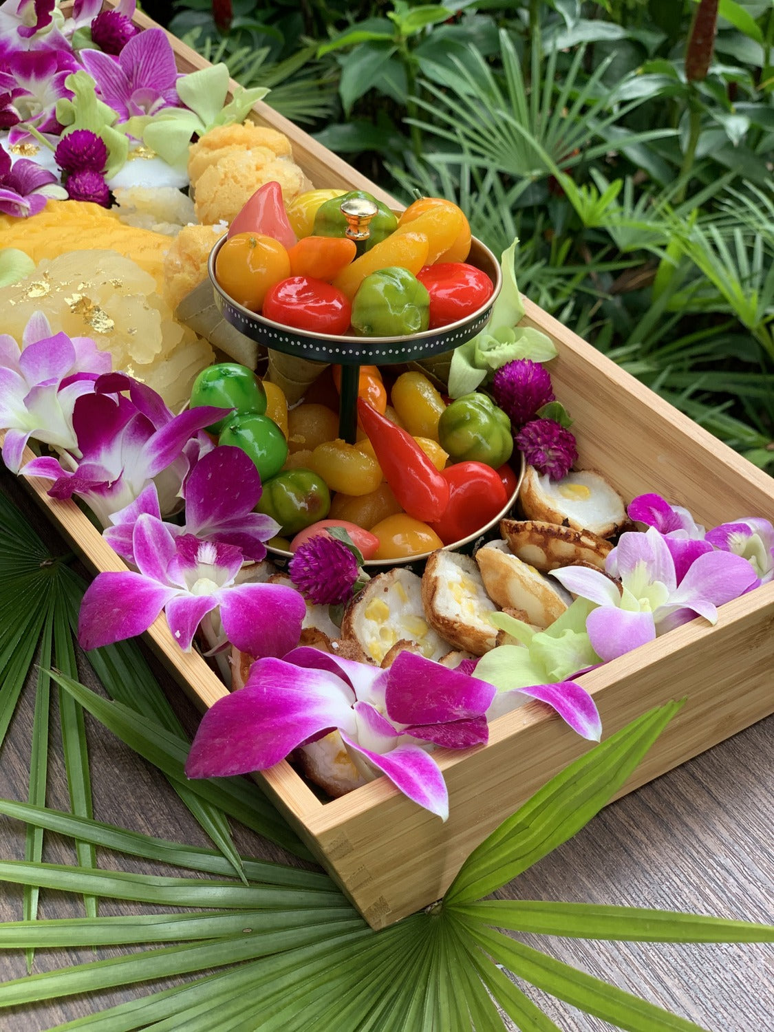 Ultimate Thai Delights XL floating tray (5-8pax)