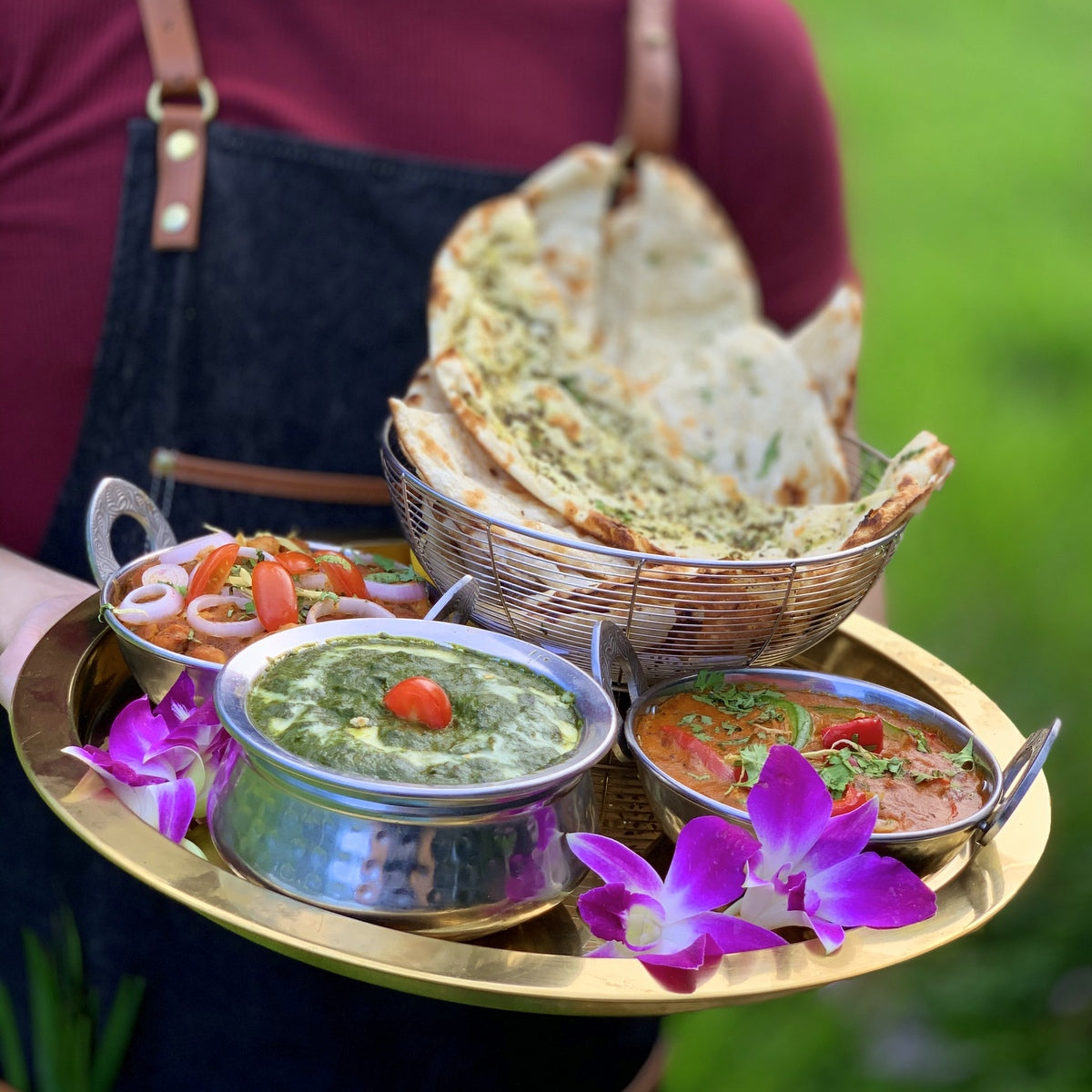 Palak Paneer, butter chicken& Naan Platter