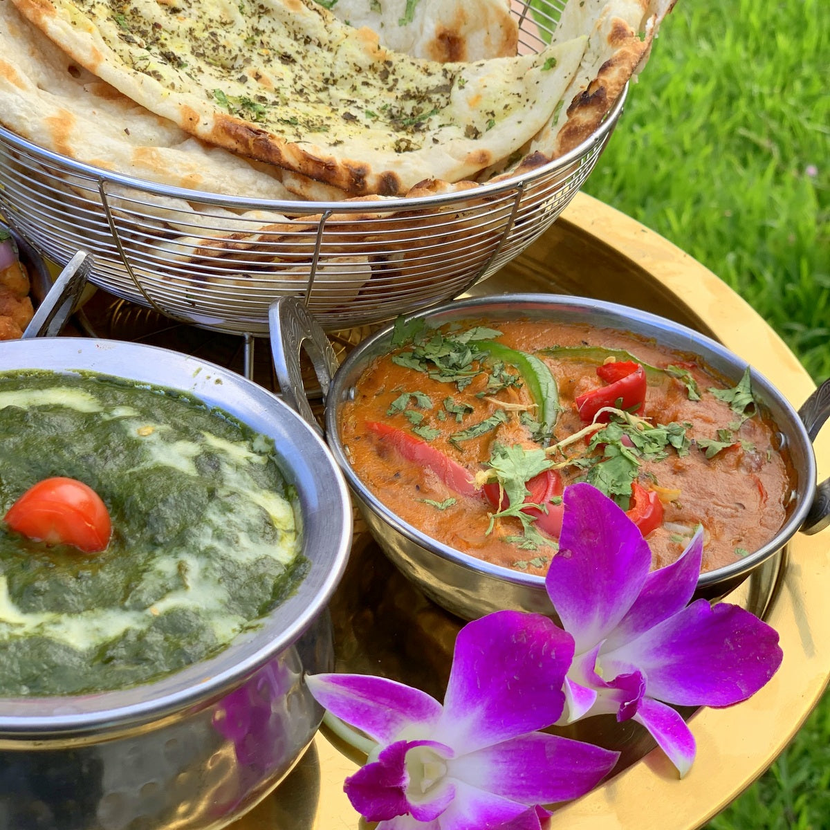Palak Paneer, butter chicken& Naan Platter