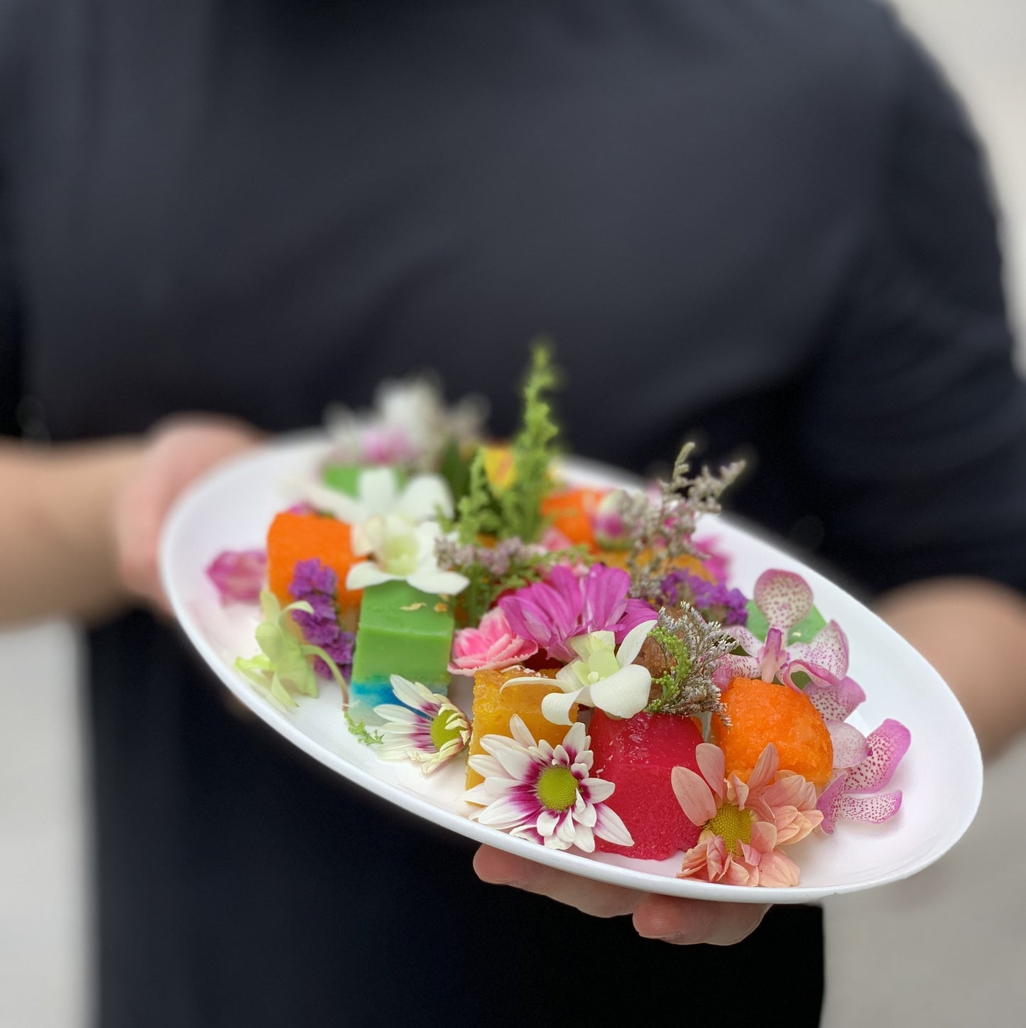Nyonya Floral 'Bunga Oval' Kueh Platter (4pax)