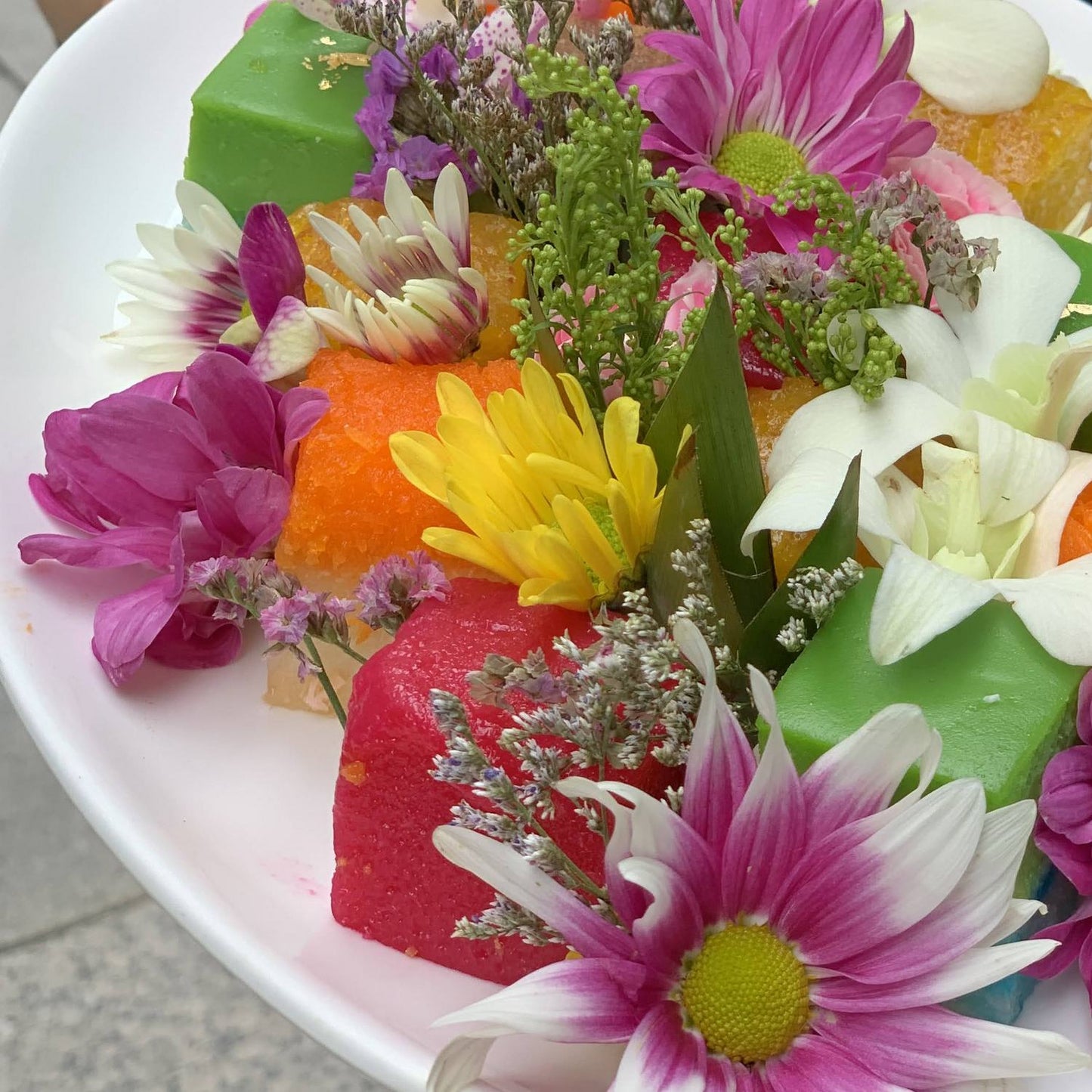 Nyonya Floral 'Bunga Oval' Kueh Platter (4pax)