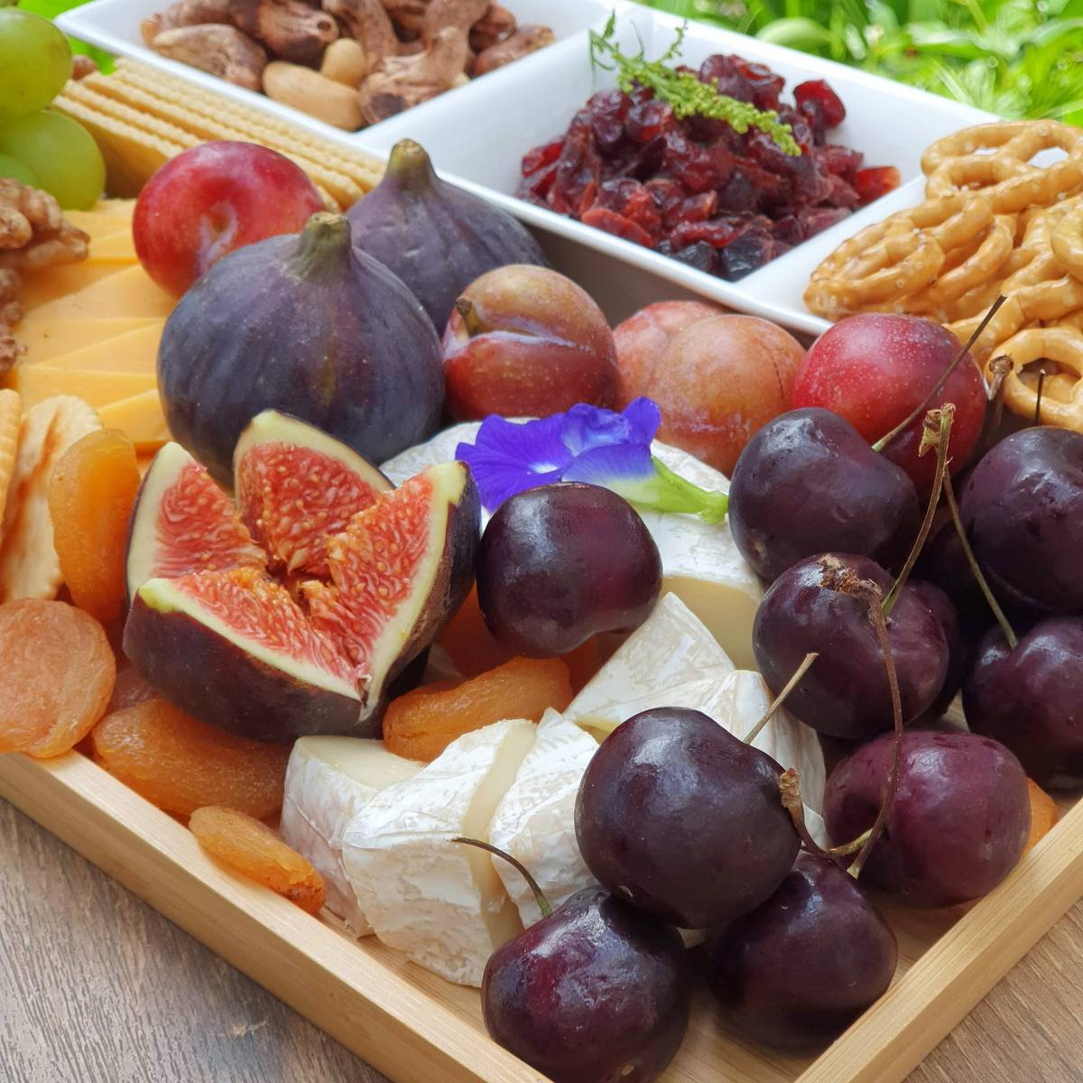 Chamonix Fruit, Cheese and Nuts Board (2-4 Pax)