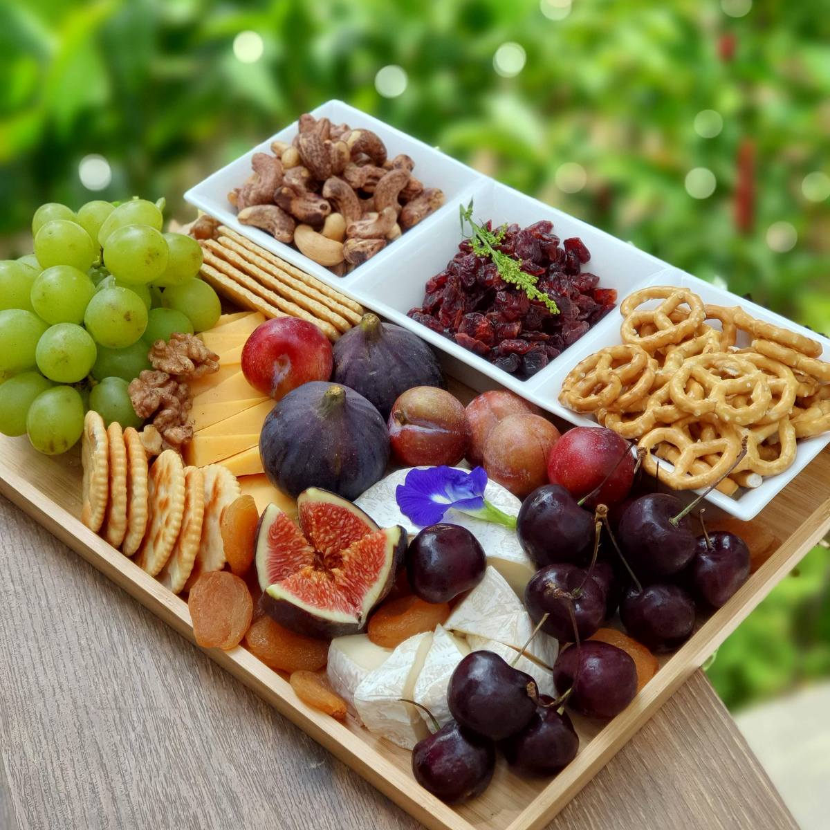 Chamonix Fruit, Cheese and Nuts Board (2-4 Pax)