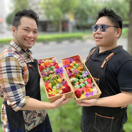 Double Nyonya Jewels XL Floating Tray (15+ pax)