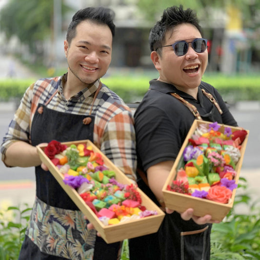 Double Nyonya Jewels XL Floating Tray (15+ pax)