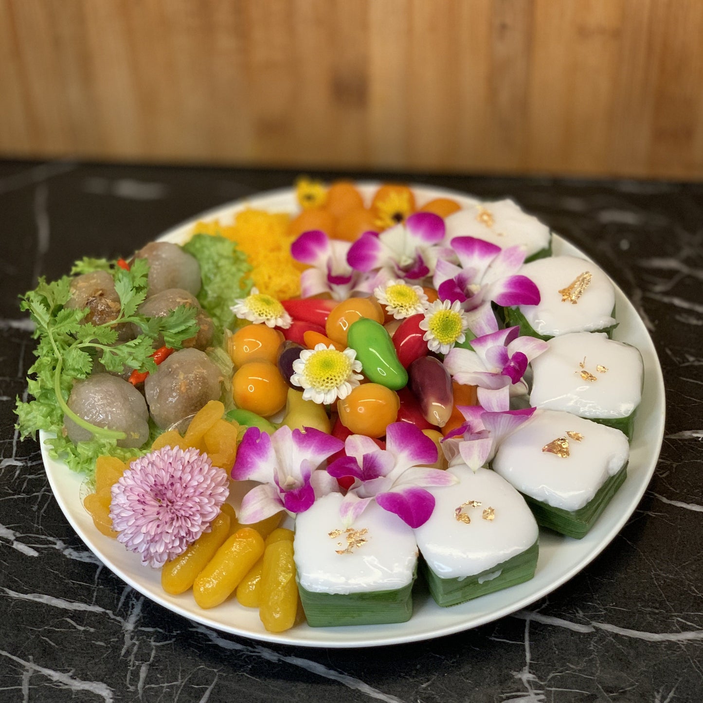 Lookchop Thai Assorted Dessert Platter (4pax)