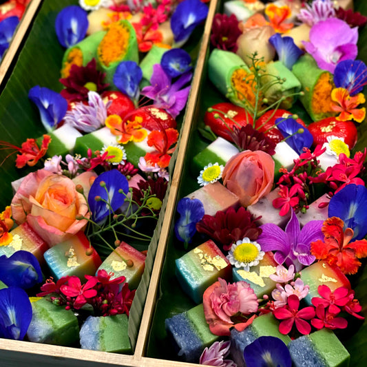 Double Nyonya Kueh Floating Tray (10pax)