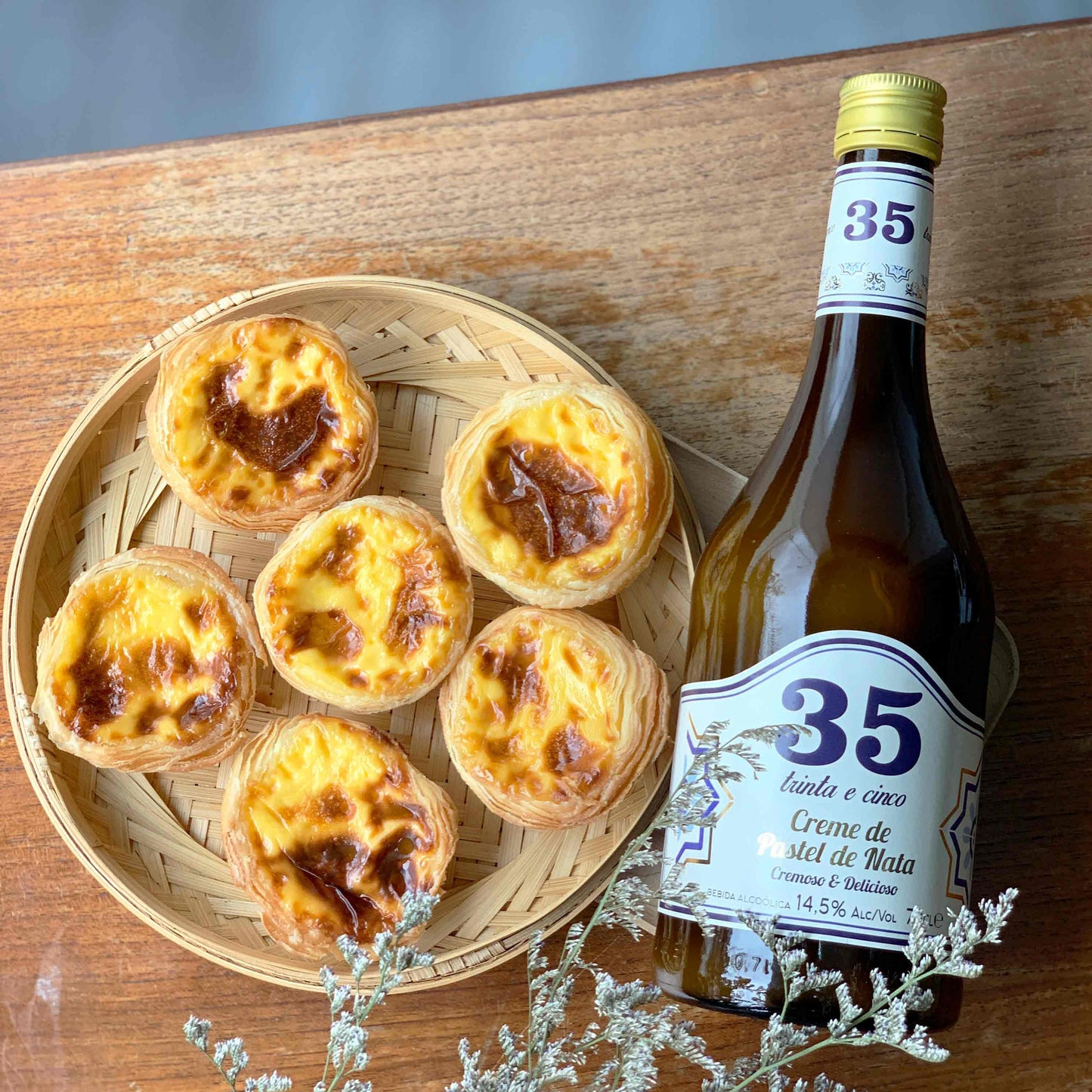 Pastal de Nata Licor with Portuguese Egg Tarts