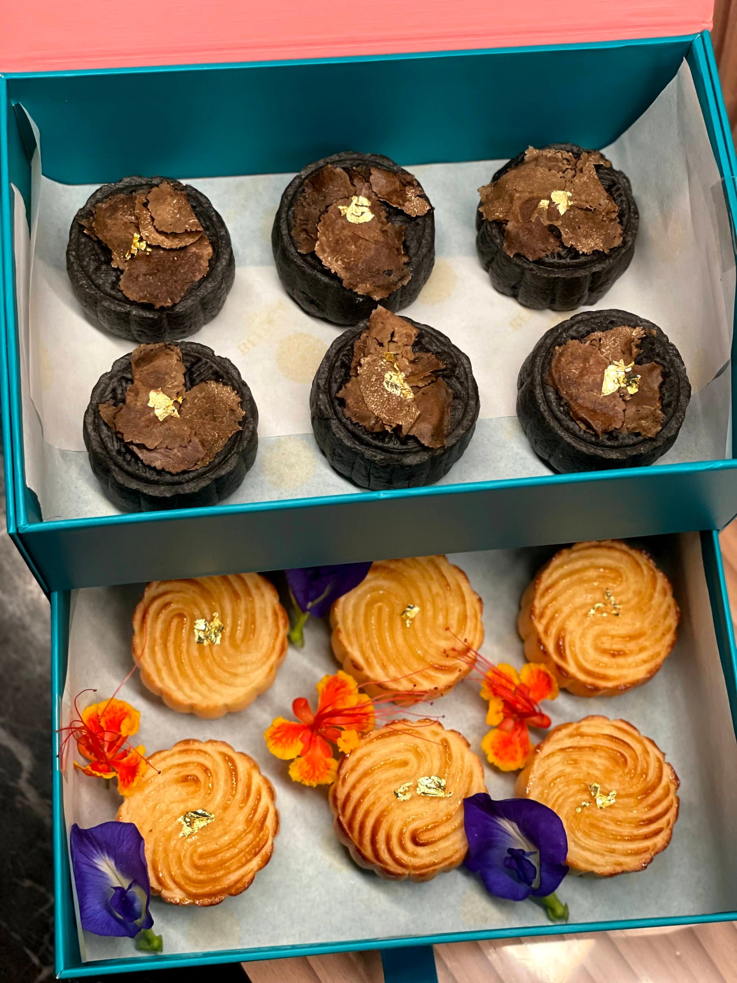 Truffle and Parmesan Mooncakes Double Tiers Box