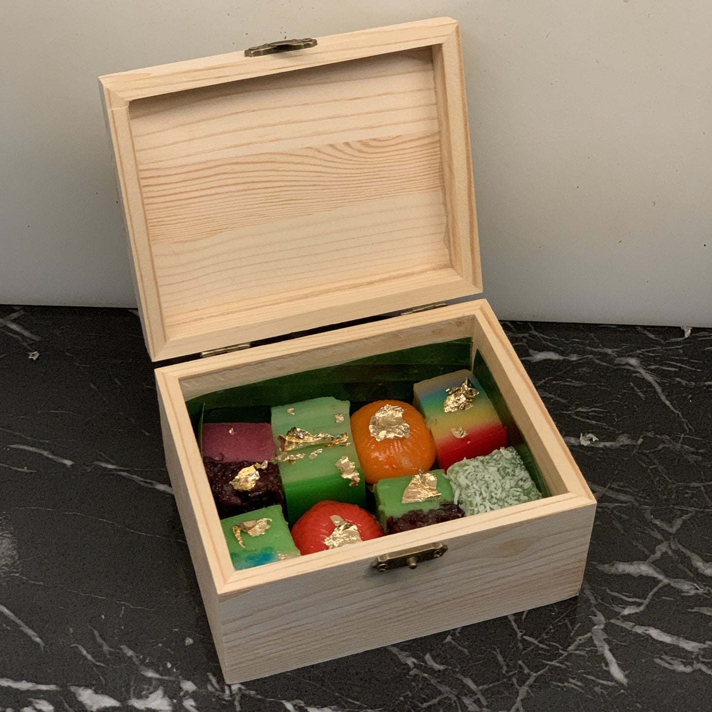 Nyonya Kueh Wooden Treasure Trove (1pax)