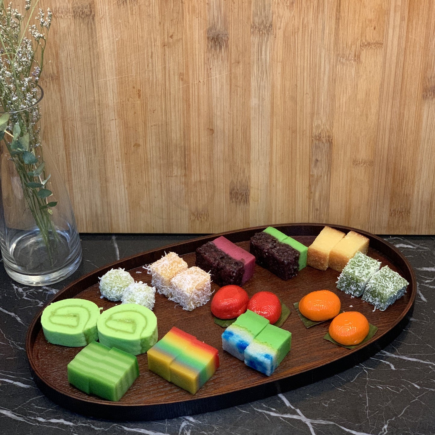 Oval Japanese XL Finewood Nyonya Kueh Platter (8pax)