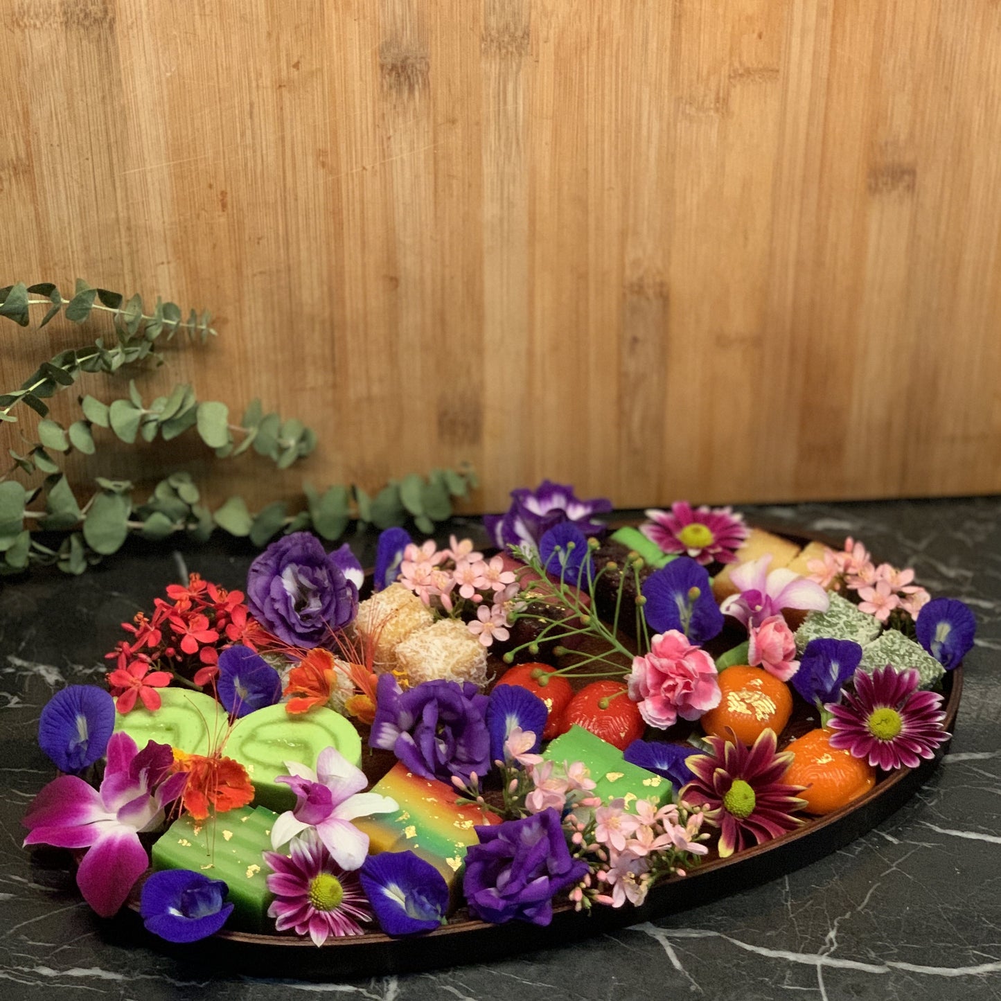 Oval Japanese XL Finewood Nyonya Kueh Platter (8pax)