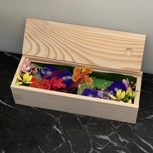 Nyonya Kueh Single Wooden Gift Box (1pax)