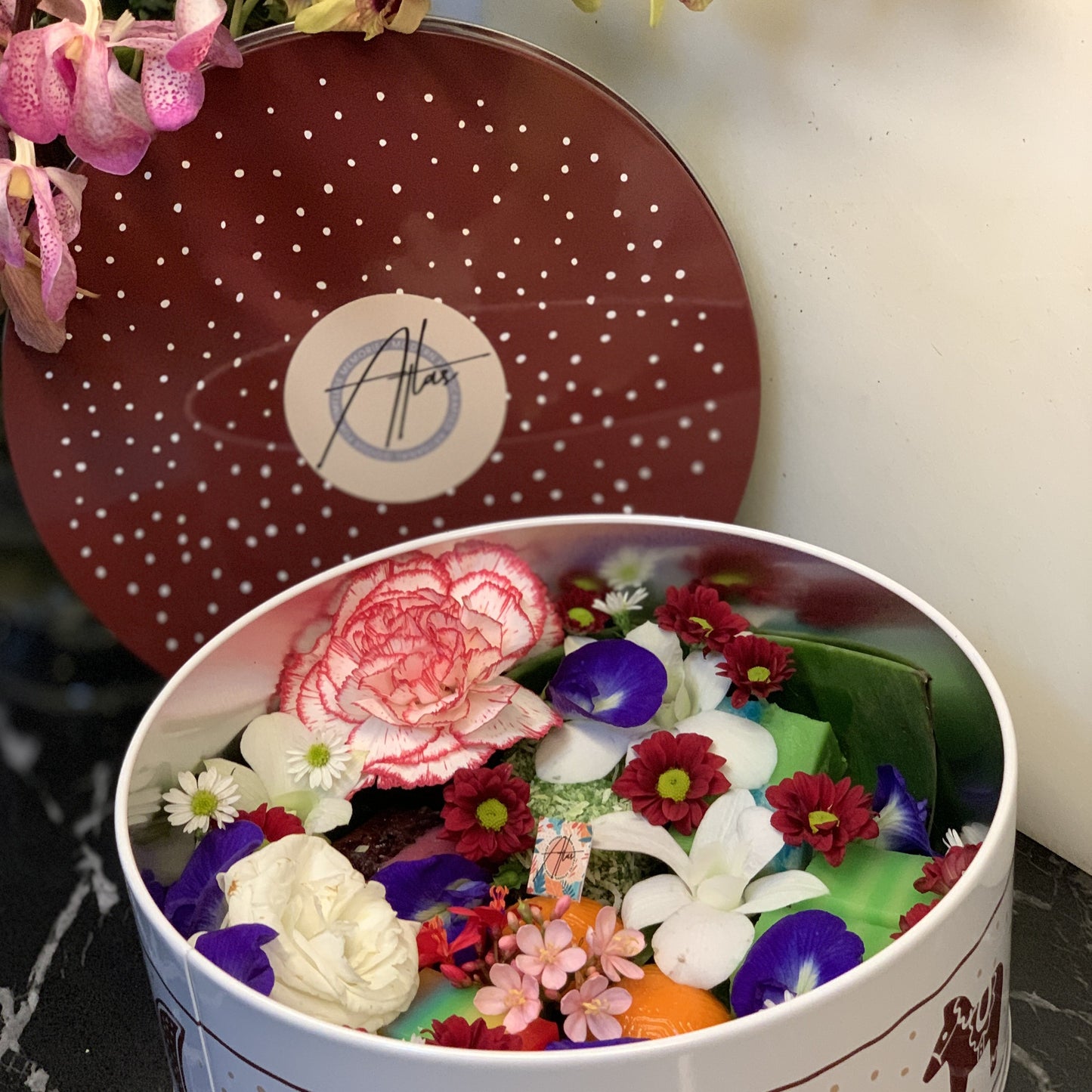 Nyonya Kueh Tin (4 Pax)
