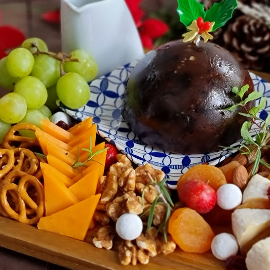Le Réveillon Holiday pudding & cheese board
