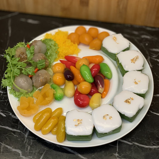 Lookchop Thai Assorted Dessert Platter  (4pax)