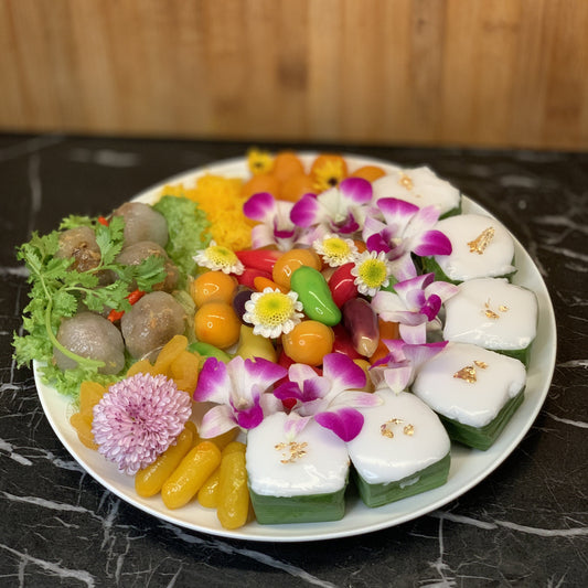 Lookchop Thai Assorted Dessert Platter  (4pax)
