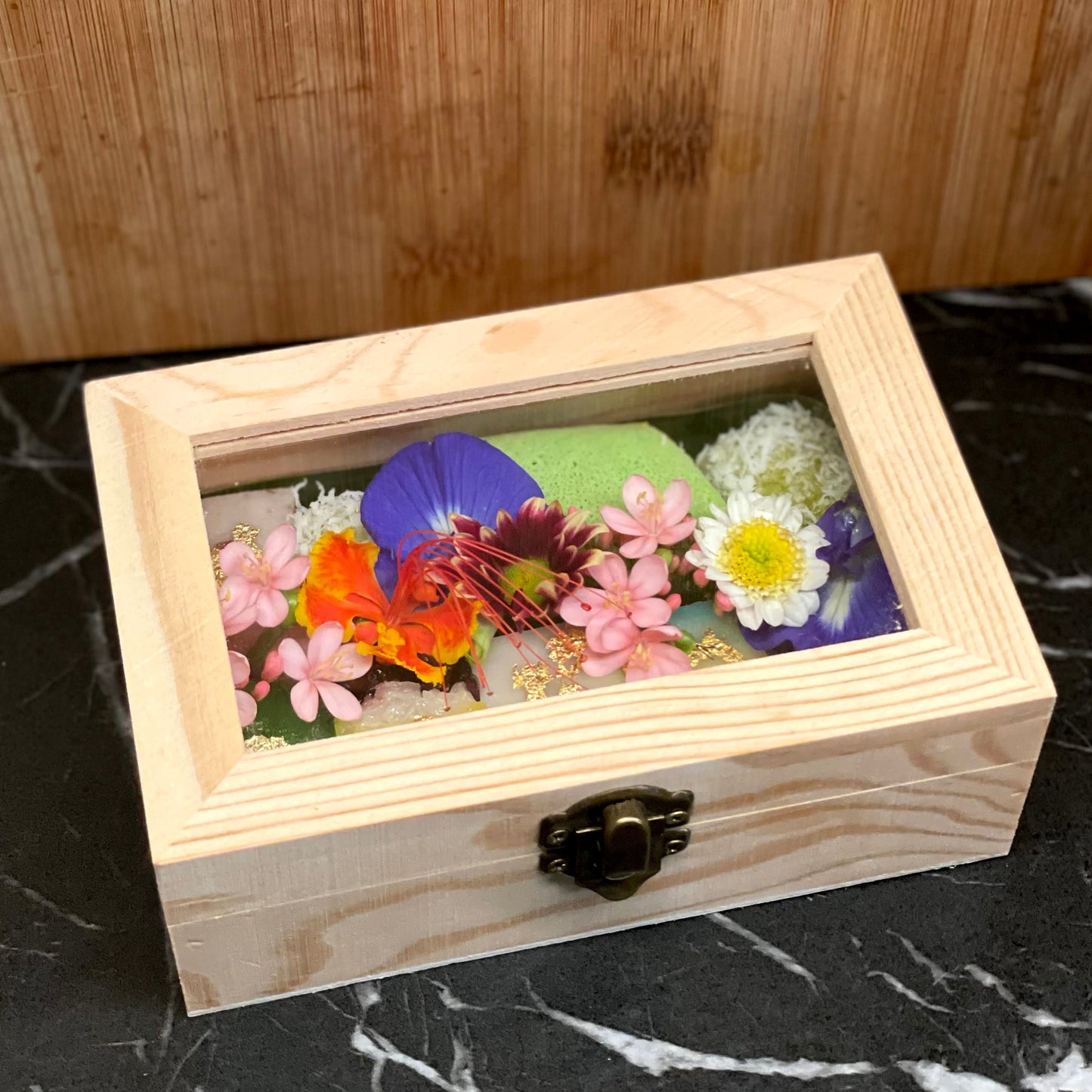 Nyonya Kueh Wooden Box (1 Pax)