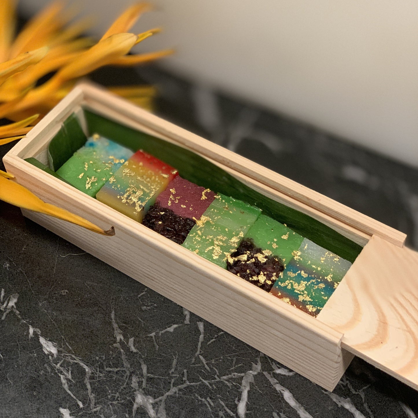Nyonya Kueh Single Wooden Gift Box (1pax)