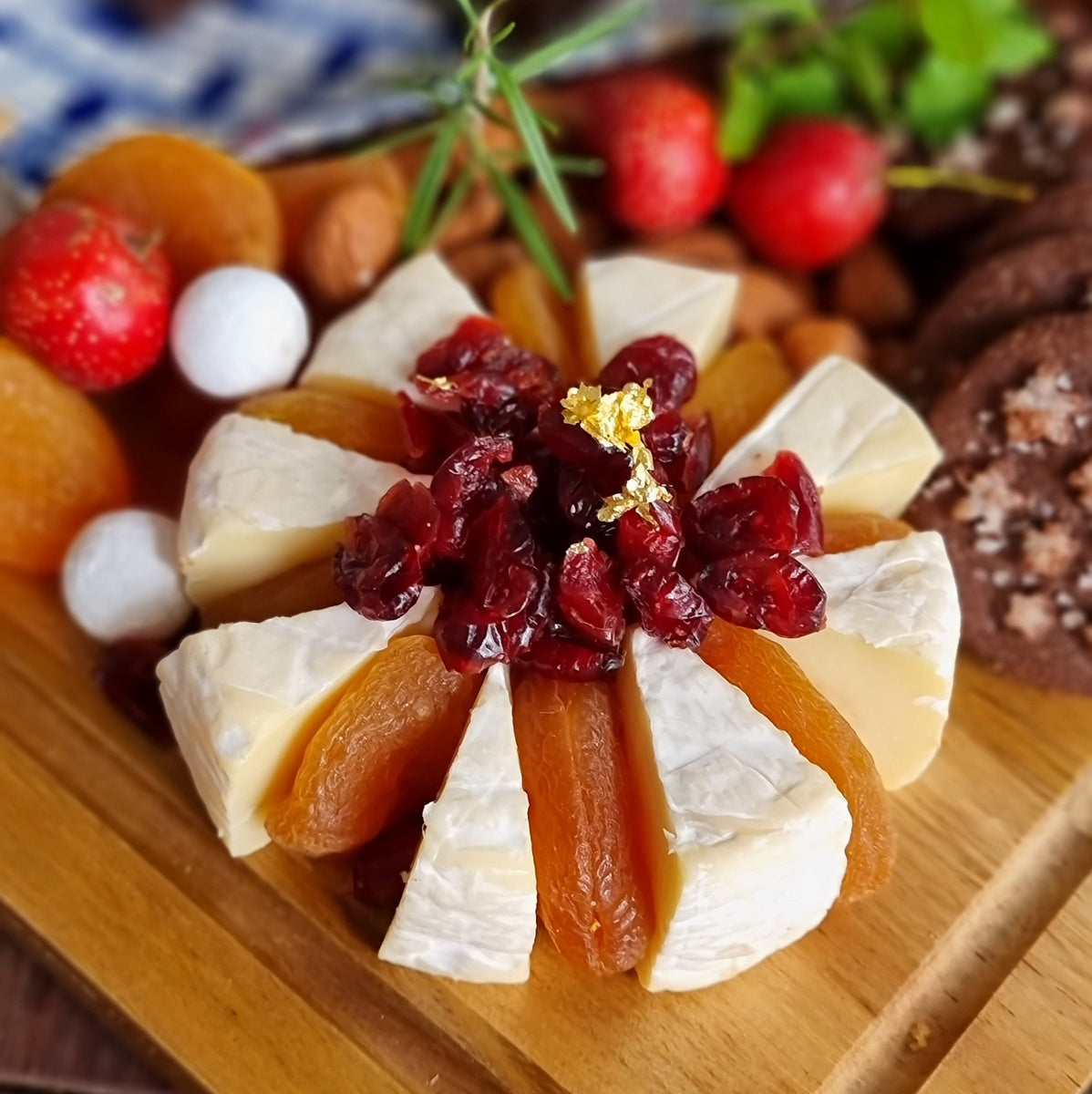 Le Réveillon Holiday pudding & cheese board