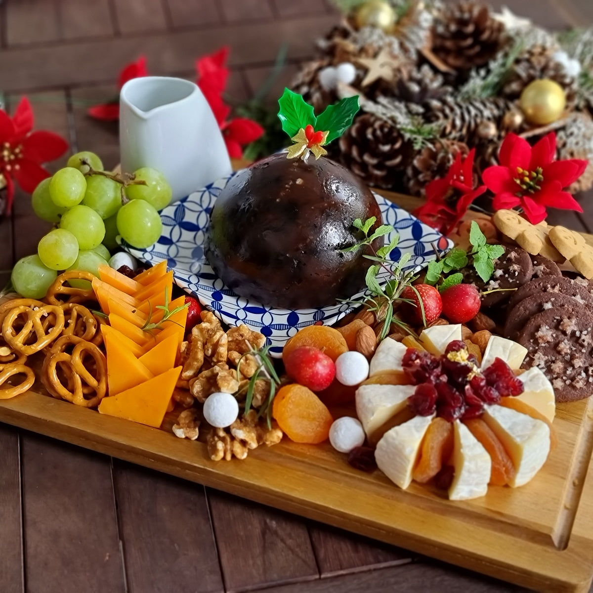 Le Réveillon Holiday pudding & cheese board